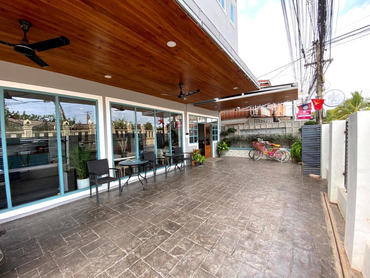 Patuxay Place Vientiane Exterior photo